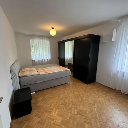 Helle In Gruener Lage - Naehe Zentrum Апартаменти