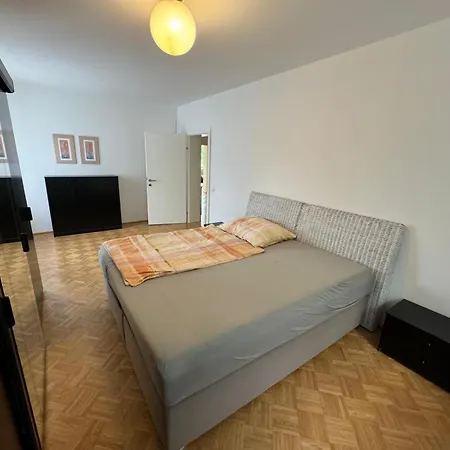 Helle In Gruener Lage - Naehe Zentrum Апартаменти